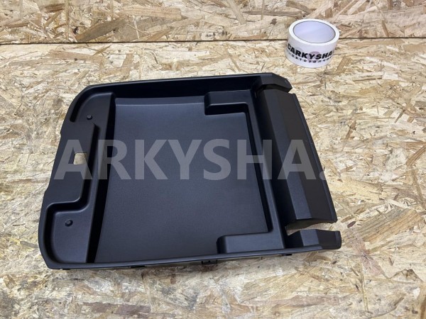 Внутренняя часть крышки Toyota Land Cruiser 200 Рестайлинг оригинальный номер 58952-60080