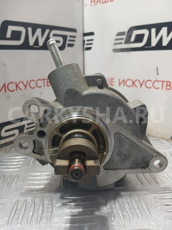 Насос вакуумный Toyota ISis 