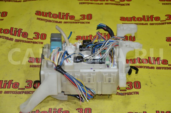 Блок предохранителей салонный Toyota Auris 