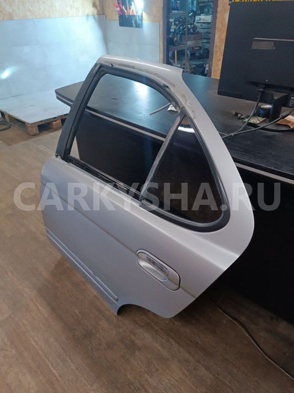 Дверь задняя левая Nissan Sunny оригинальный номер H21015M6CM