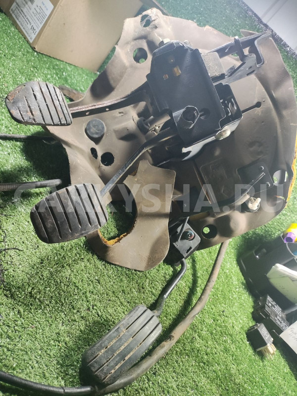 Вакуумный усилитель тормозов Renault Kangoo Renault 19 оригинальный номер 7700308989