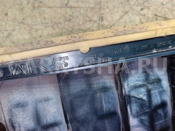 Название детали Решетка вентиляционная Модель Peugeot 308 Peugeot 308 оригинальный номер 7243AZ