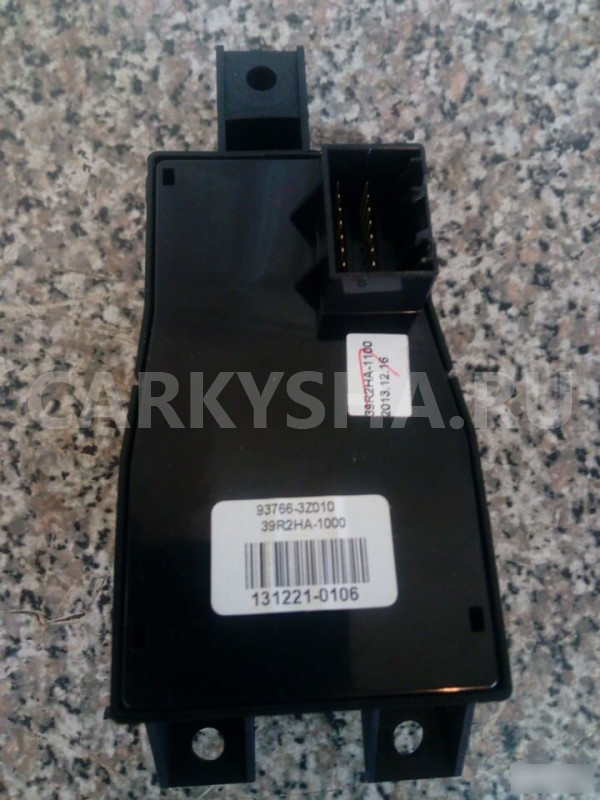 Кнопка фиксатора стояночного тормоза Hyundai-Kia Hyundai i40 оригинальный номер 937663Z0104X