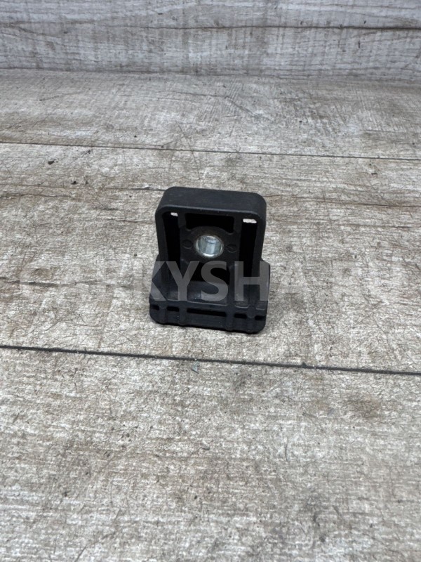 Кронштейн радиатора Opel Astra J Zafiara 13250318 Opel Astra оригинальный номер 13250318