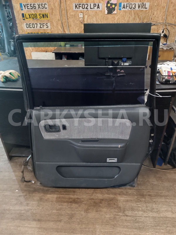 Дверь задняя правая Mitsubishi i оригинальный номер MB637960