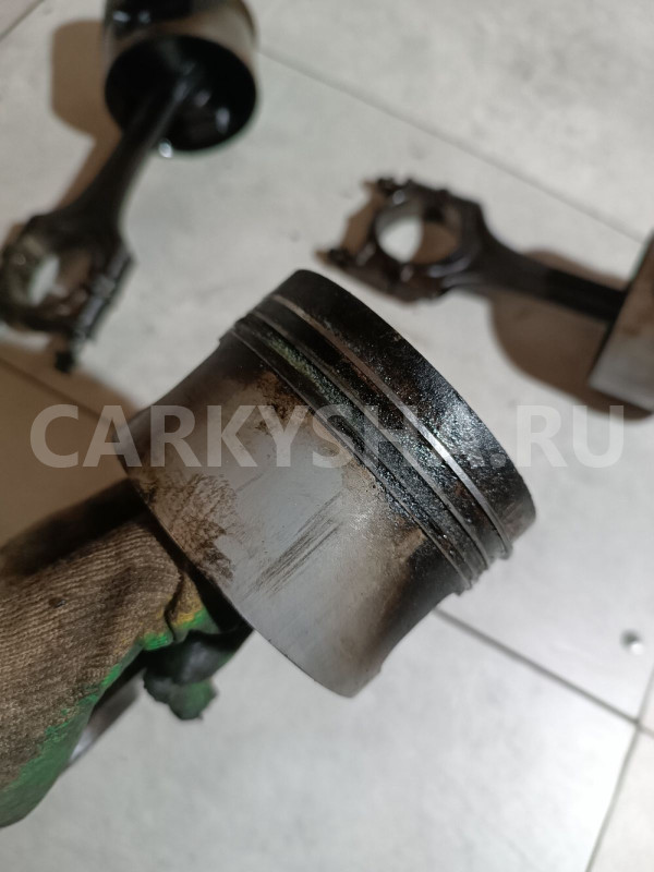 Поршень с шатуном Volvo 740 
