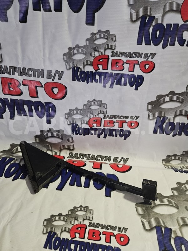 Рамка стекла двери Toyota Prius 