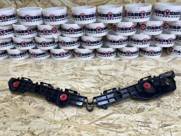 Направляющая заднего бампера правая Toyota Fortuner II Рестайлинг оригинальный номер 52575-0K110