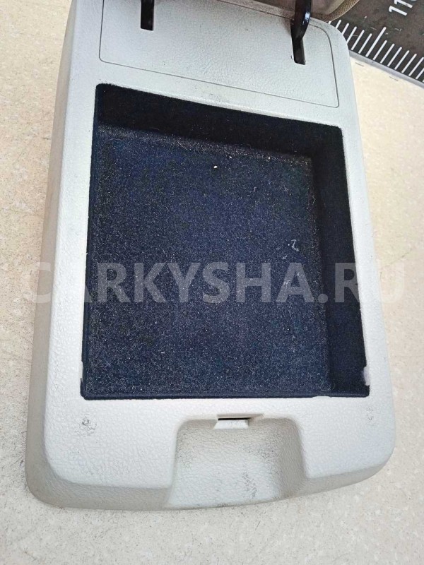 Название детали Подлокотник Модель Hyundai Santa Fe CM Hyundai Santa Fe оригинальный номер 84660-2B0101F