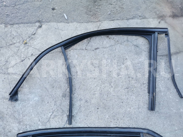 Уплотнитель стекла задний Mercedes GLA X156 Mercedes-Benz A-klasse оригинальный номер A1567350225