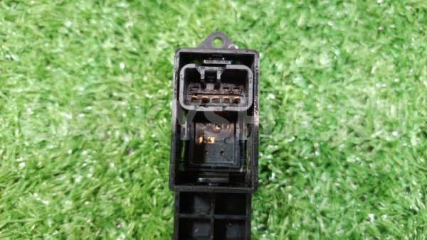 Кнопка стеклоподъемника задняя Mitsubishi Mitsubishi Outlander 