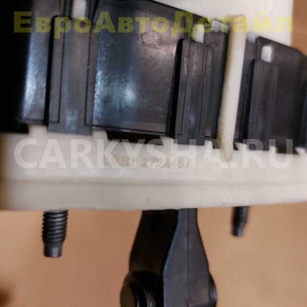 Ограничитель задней двери Land Rover Defender 2 Land Rover Defender оригинальный номер LR131640