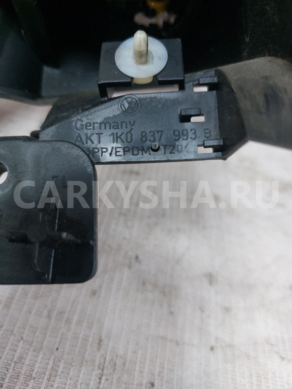 Уголок двери внутренний левый Volkswagen Golf Mk5 Volkswagen Golf оригинальный номер 1KO837993B