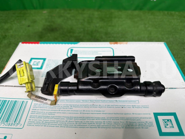 Пиропатрон капота Lexus is 2013-2020 5347053020, левый Lexus IS 