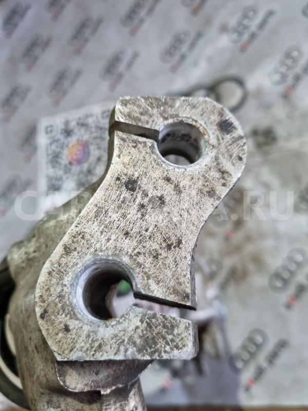 Кулак поворотный правый Audi A4 B7 (2004—2009) Audi 200 оригинальный номер 8E0407242