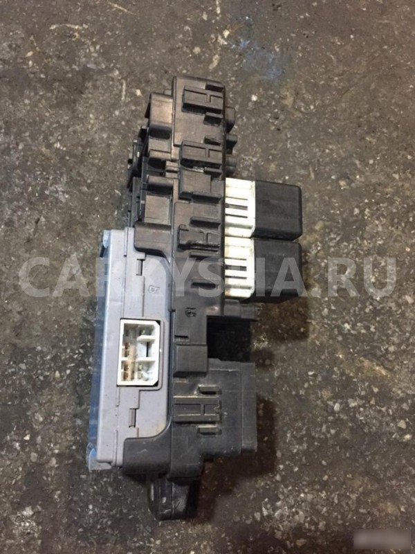 Блок Предохранителей Mitsubishi Mirage 2000г. 1.3л Mitsubishi i оригинальный номер MR228758