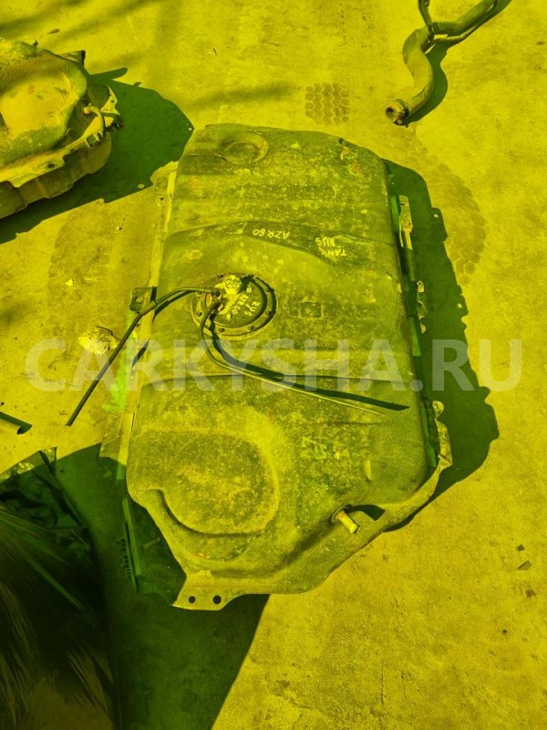 Бензобак Toyota Voxy 