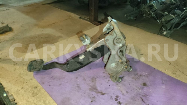 Педаль тормоза на Mazda Premacy 1 Mazda 2 оригинальный номер BJ0E43300