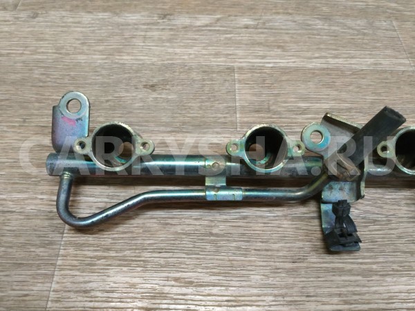 Рейка топливная (рампа) Nissan Presea 