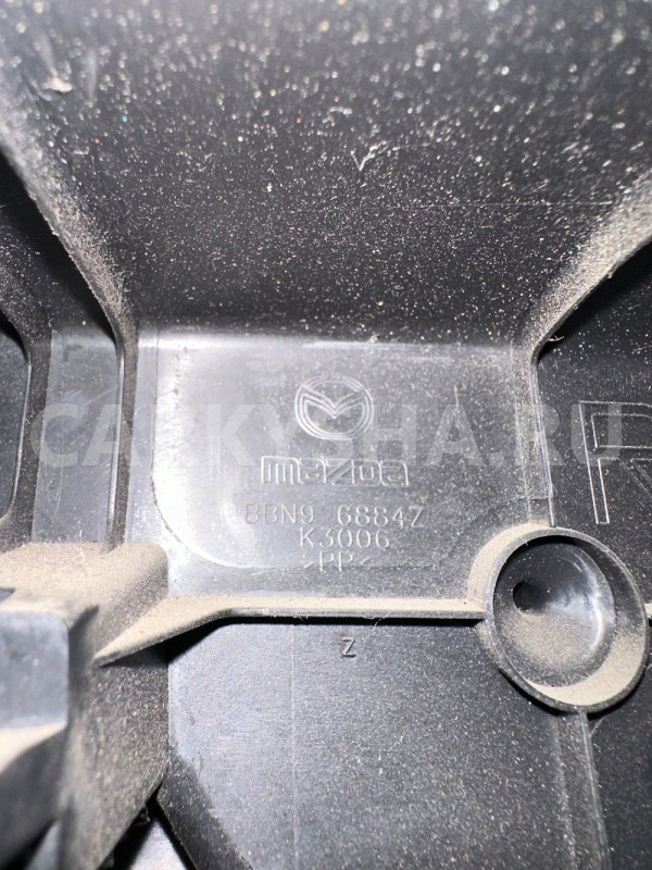 Держатель задней полки правый Mazda 3 BL Mazda 2 оригинальный номер bbn96884z