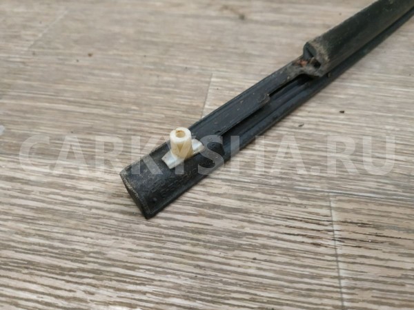 Накладка стекла заднего правого Land Rover Freelander 