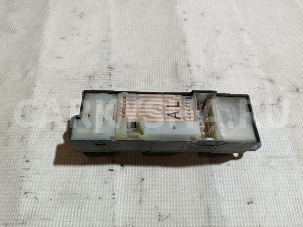 Блок управления стеклоподъемниками Nissan Bluebird Sylphy оригинальный номер 25401AL500