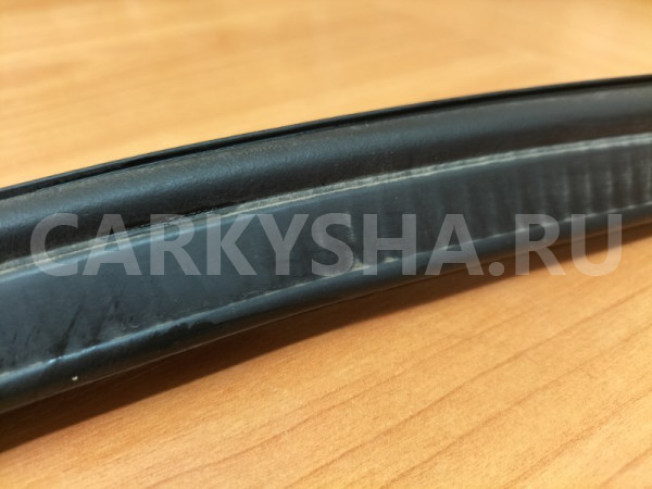 Уплотнитель стекла двери багажника Land Rover Land Rover Range Rover оригинальный номер LR016985