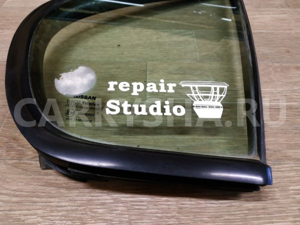 Стекло двери задней правой (форточка) Nissan Primera 