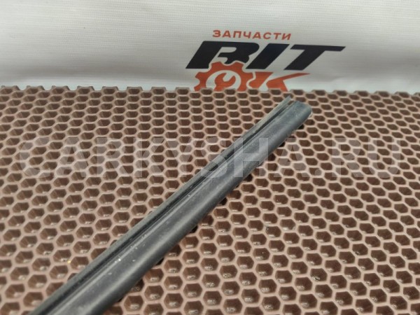 Уплотнительная резинка крыла BMW X5 