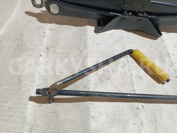 Домкрат Nissan Bluebird Sylphy 