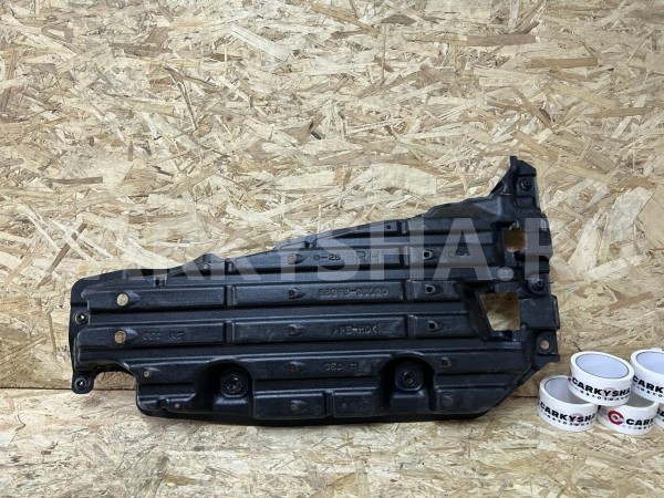 Защита днища правая Toyota Camry VII (XV50) оригинальный номер 58398-33020