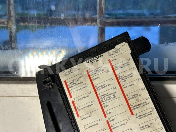 Крышка блока предохранителей Volvo 960 СЕДАН B6254 Volvo 960 