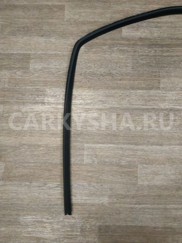 Уплотнитель проема стекла двери передней левой Land Rover Freelander 