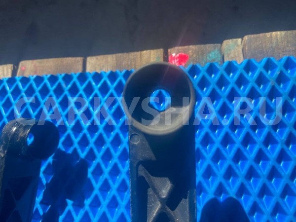 Поводок стеклоочистителя Hyundai Sonata V рестайлинг (2007—2010) Hyundai Sonata оригинальный номер 983103K000