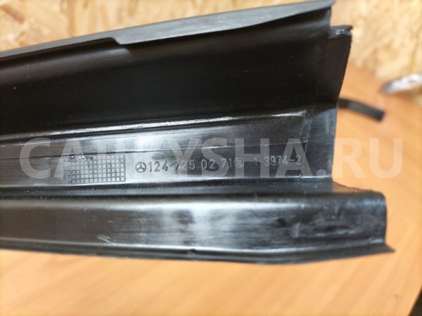 Накладка рамки двери передняя правая Mercedes-Benz Mercedes-Benz W124 