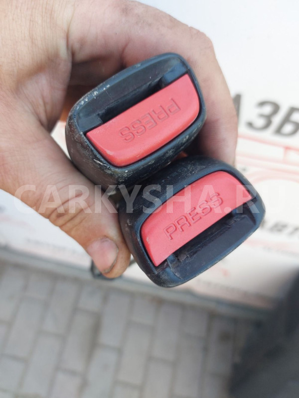 Замок ремня безопасности задний правый Mazda 3 BK Mazda 2 оригинальный номер BR5S57720B