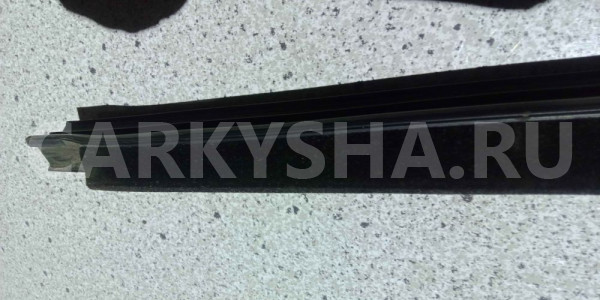 Уплотнитель стекла Renault Sandero I (2009—2014) Renault 14 оригинальный номер 8200950227