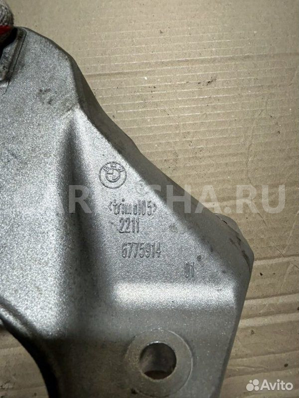 Кронштейн двигателя правый BMW 5 F10 N52B30 2010 BMW 5er оригинальный номер 22 11 6 775 914