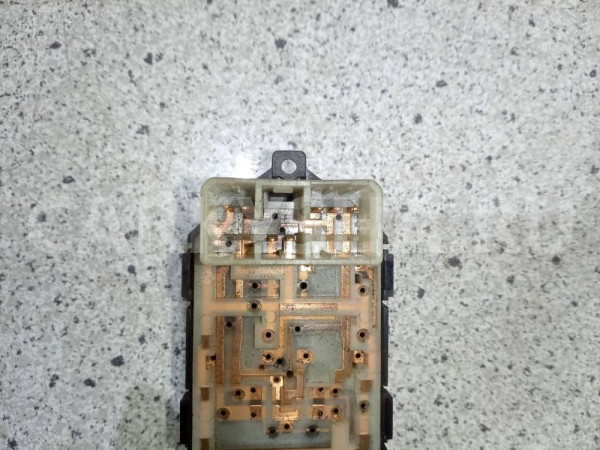 Переключатель регулировки зеркала Kia Rio III (2011—2015) Kia Rio оригинальный номер 935304X000