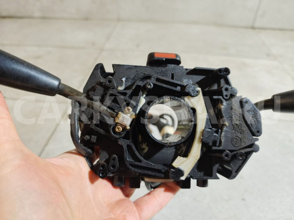 Переключатель подрулевой в сборе Subaru Legacy оригинальный номер 83111AC300