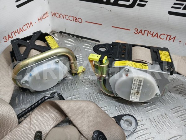 ремень безопасности передних сидений Toyota Avensis 