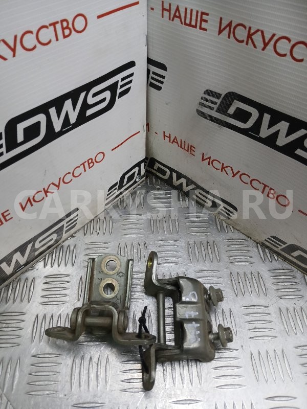 Петля двери Nissan Primera 