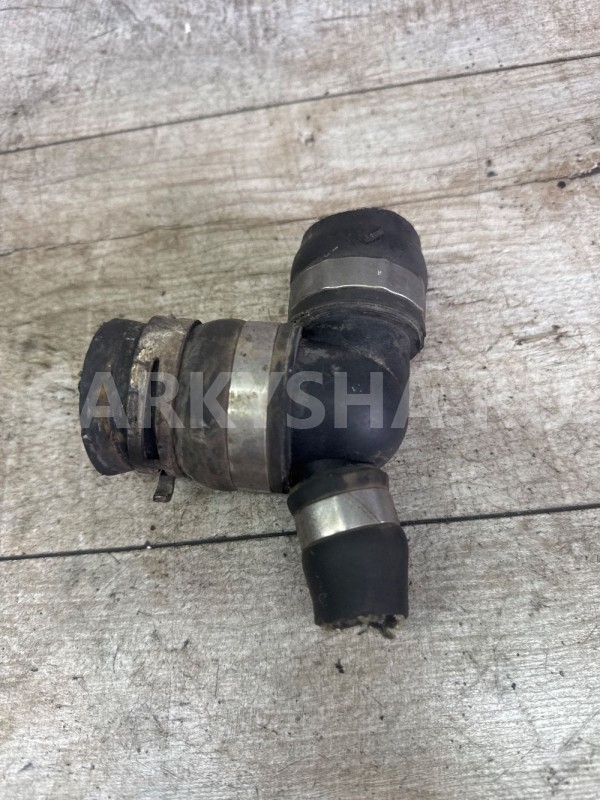 Тройник системы охлаждения Opel Astra H / Zafira B Opel Zafira оригинальный номер 13118272