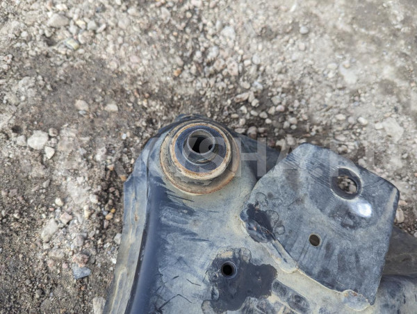 Балка под двс Nissan Serena 