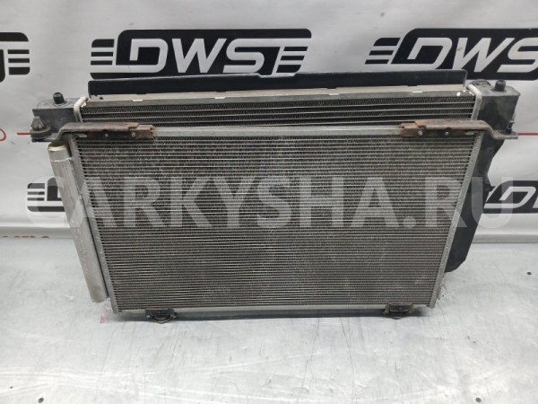 Радиатор охлаждения двигателя Toyota Avensis 