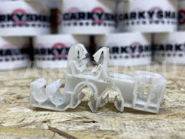 Кронштейн топливной трубки Toyota Fortuner II – внедорожник 5 дв. оригинальный номер 77286-0K170