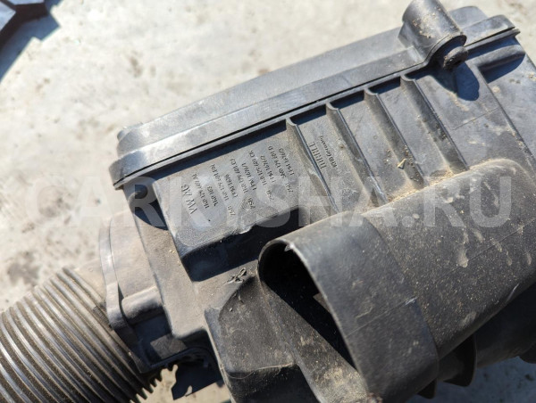 Корпус воздушного фильтра Volkswagen Passat оригинальный номер 1K0129607