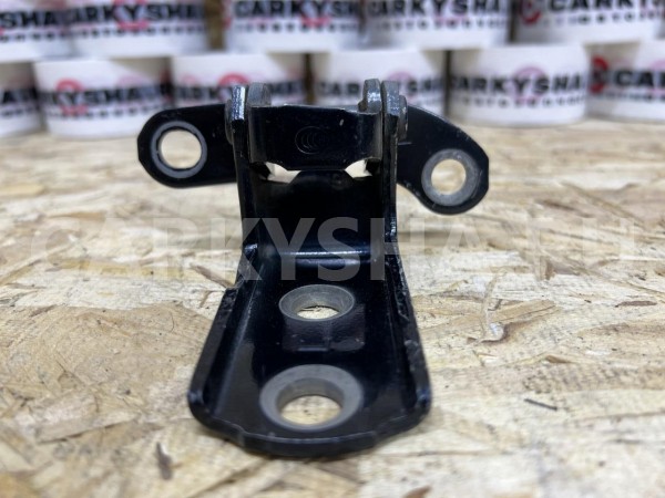 Петля задней левой двери нижняя Toyota Land Cruiser Prado 150 Series Внедорожник 5 дв. оригинальный номер 68780-52031