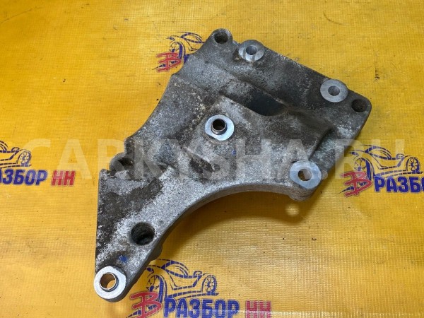 Кронштейн компрессора кондиционера Jaguar XF X250 Jaguar XF оригинальный номер XR841483