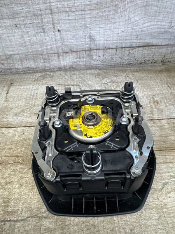 Подушка безопасности в руль Land Rover Discovery Land Rover Discovery оригинальный номер Fk72043b13